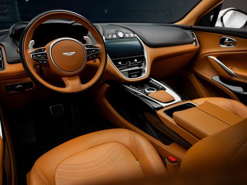 Used 2023 Aston Martin DBX AWD/4WD image 2