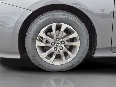 Used 2021 Toyota Prius Limited w/ Premium Convenience Package FWD image 22
