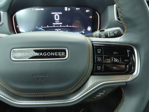 Used 2023 Jeep Grand Wagoneer Series II image 12