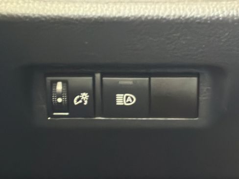 Used 2021 Toyota RAV4 XLE FWD image 37