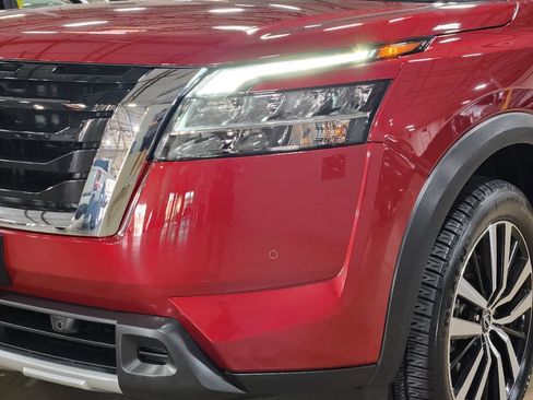 Used 2023 Nissan Pathfinder Platinum FWD image 14