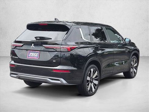 Used 2025 Mitsubishi Outlander SE FWD image 5
