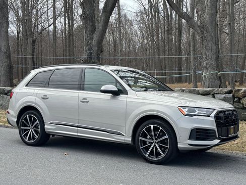 Used 2023 Audi Q7 3.0T Premium Plus w/ Premium Plus Package AWD/4WD image 17