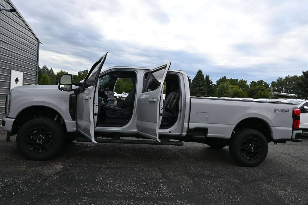 Used 2026 Ford F350 Lariat w/ Black Appearance Package AWD/4WD image 18