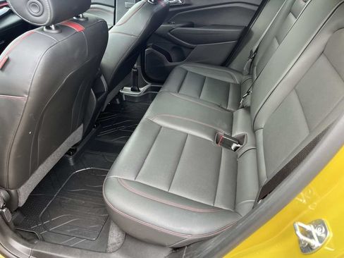 Used 2024 Chevrolet Trax RS w/ Sunroof Package FWD image 14
