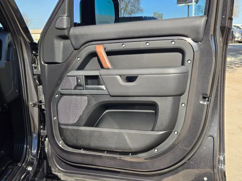 Used 2024 Land Rover Defender 110 X image 31