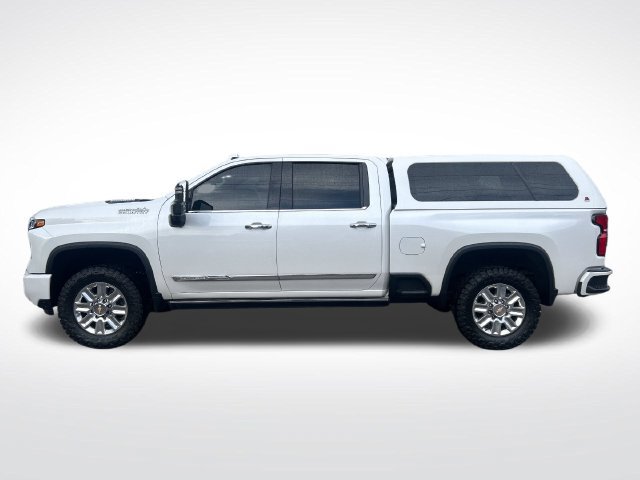 Used 2025 Chevrolet Silverado 2500 High Country w/ Technology Package AWD/4WD image 2