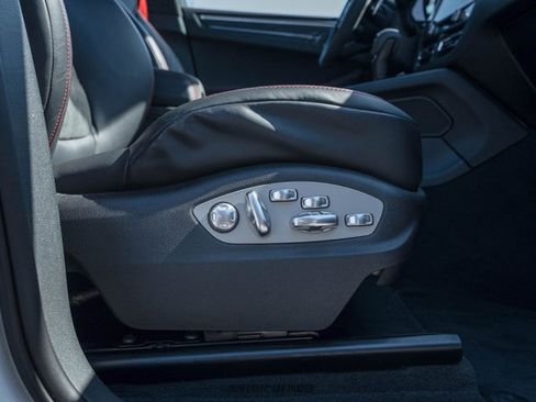 Used 2024 Porsche Macan GTS image 41