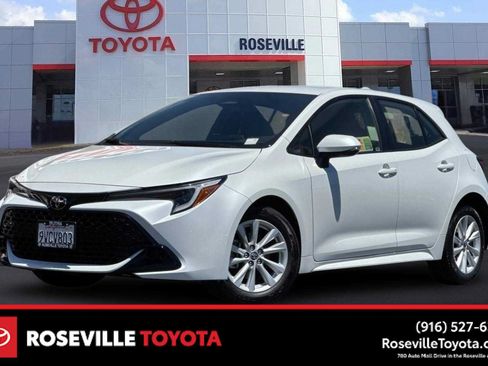 Certified 2025 Toyota Corolla SE FWD image 1