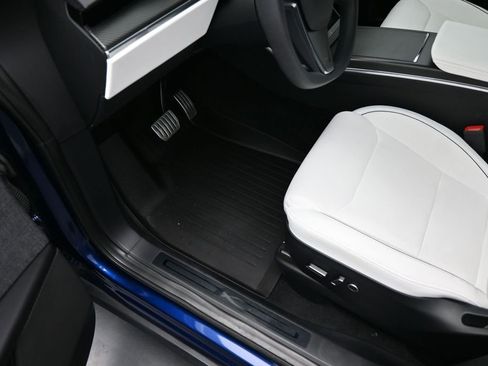 Used 2023 Tesla Model X Plaid AWD/4WD image 13