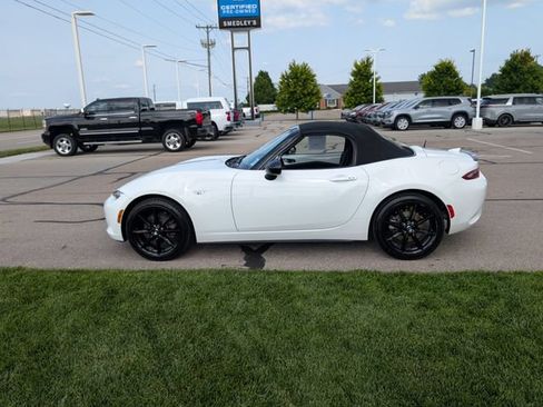 Used 2021 MAZDA MX-5 Miata Club RWD image 9