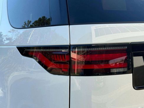 Used 2025 Land Rover Discovery S image 14