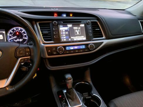 Used 2019 Toyota Highlander Plus image 6