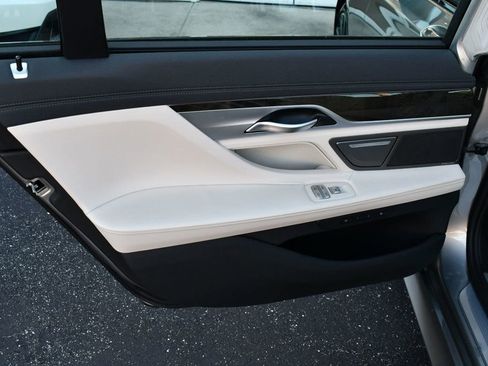 Used 2020 BMW 740i w/ Luxury Rear Seating Package image 15