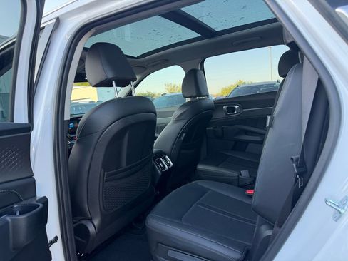 Used 2025 Kia Sorento SX FWD image 6