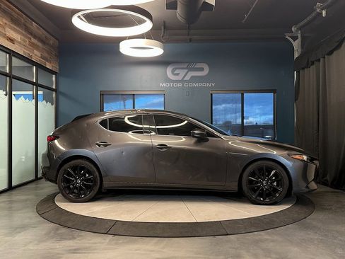 Used 2019 MAZDA MAZDA3 Premium image 2