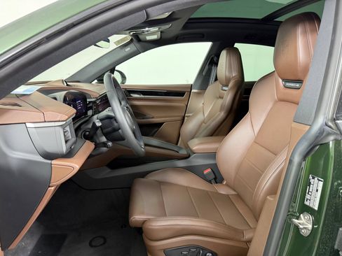 Certified 2025 Porsche Macan 4S Electric AWD/4WD image 5