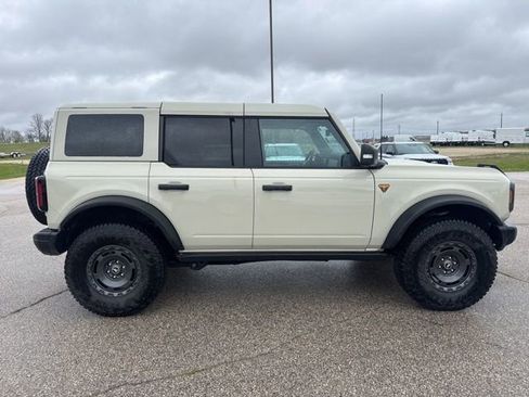 Used 2025 Ford Bronco Badlands AWD/4WD image 4