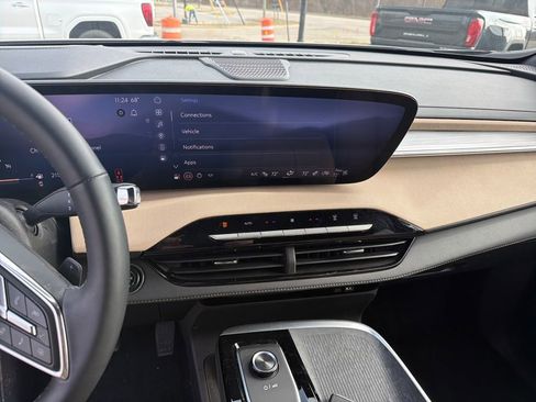 Used 2025 Buick Enclave Preferred w/ Trailering Package, 5000 lbs. image 19