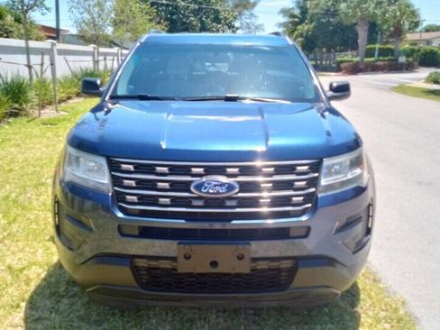 Used 2017 Ford Explorer FWD image 2