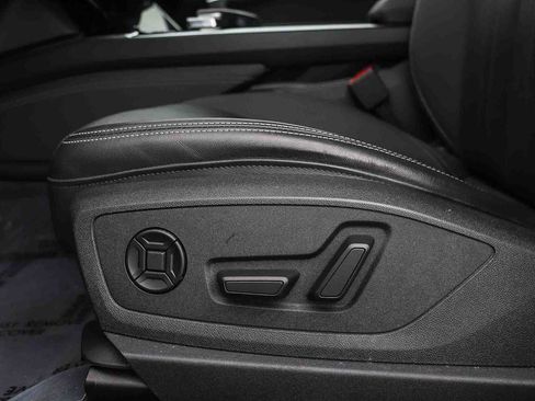 Used 2024 Audi Q8 e-tron Premium Plus image 27