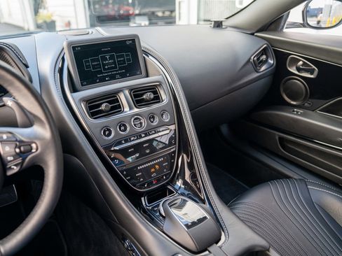 Used 2021 Aston Martin DB11 V8 image 10