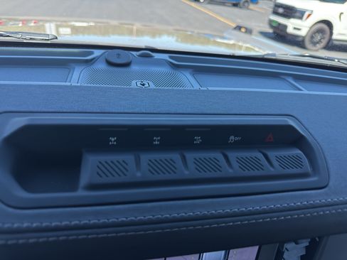 Certified 2025 Ford Bronco Outer Banks w/ Sasquatch Package AWD/4WD image 18