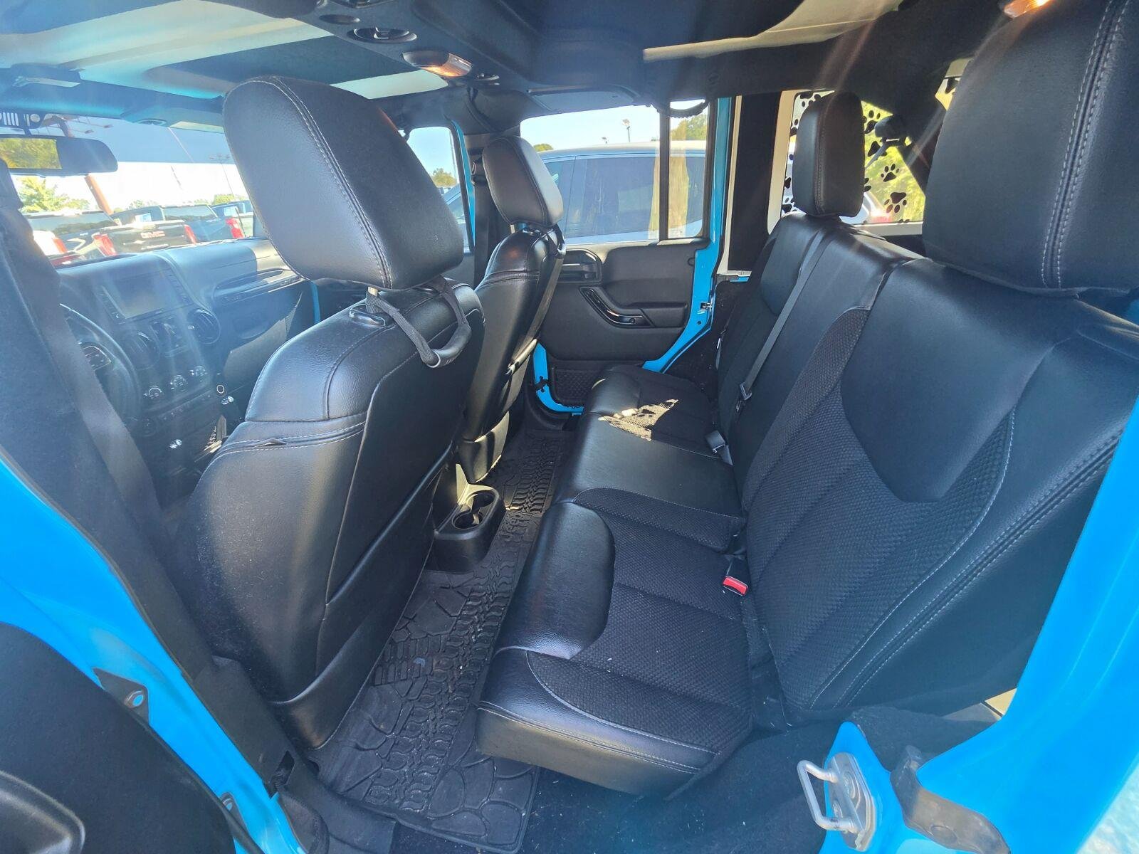 Used 2017 Jeep Wrangler Unlimited Sahara AWD/4WD image 10