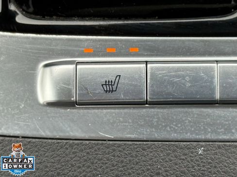 Used 2024 Kia Carnival EX FWD image 5