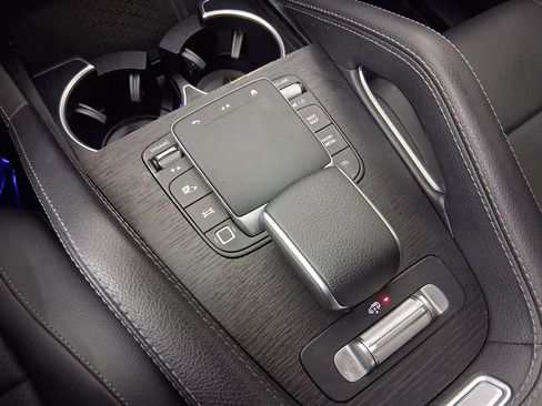 Used 2025 Mercedes-Benz GLS 450 4MATIC image 32