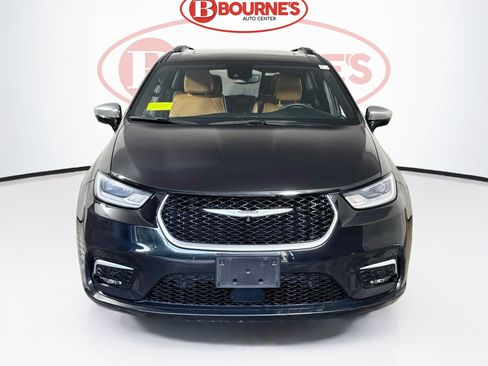 Used 2023 Chrysler Pacifica Pinnacle FWD image 8