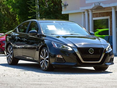 Used 2020 Nissan Altima 2.5 SR w/ Premium Package FWD image 9