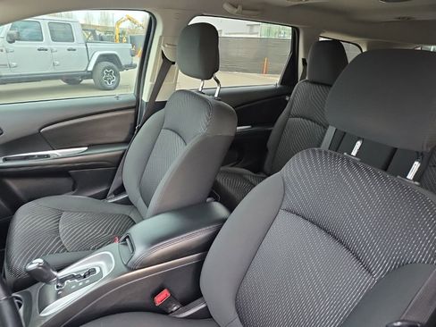 Used 2018 Dodge Journey SXT w/ Premium Group image 16