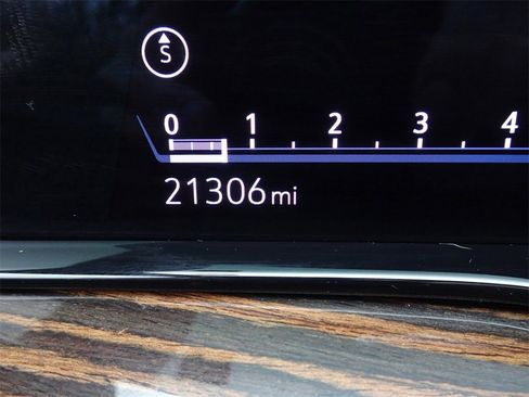 Certified 2022 Cadillac Escalade ESV Premium Luxury image 21