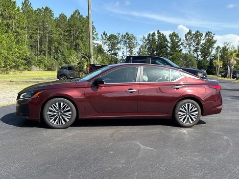 Used 2024 Nissan Altima 2.5 SV FWD image 8