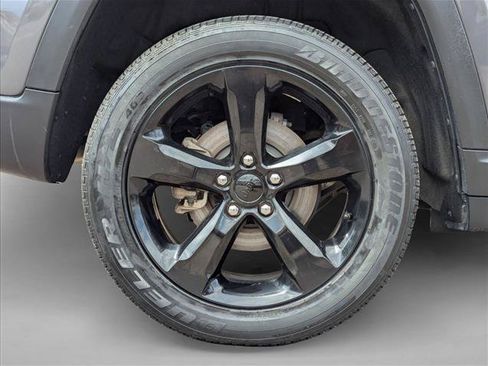Used 2023 Jeep Grand Cherokee Altitude AWD/4WD image 24