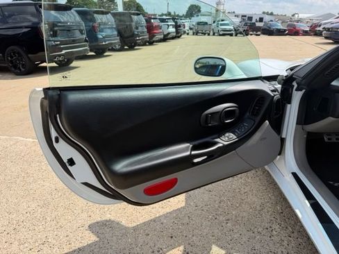 Used 2004 Chevrolet Corvette Coupe RWD image 22