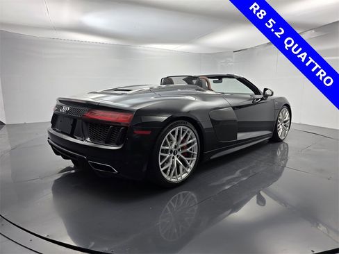 Used 2018 Audi R8 V10 image 4