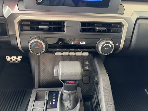 Certified 2025 Toyota Tacoma TRD Sport AWD/4WD image 33