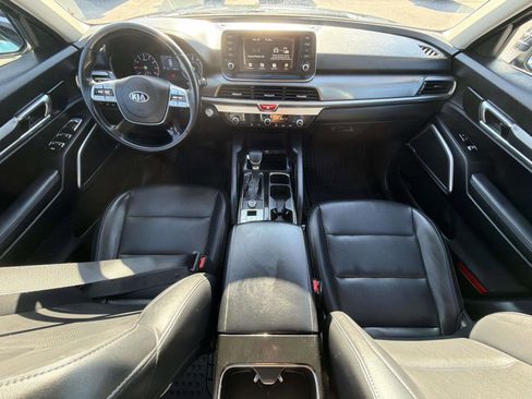 Used 2021 Kia Telluride LX image 2