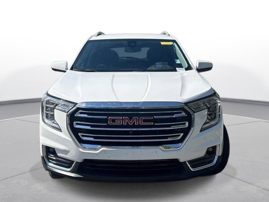 Used 2023 GMC Terrain SLT w/ Tech Package FWD image 3