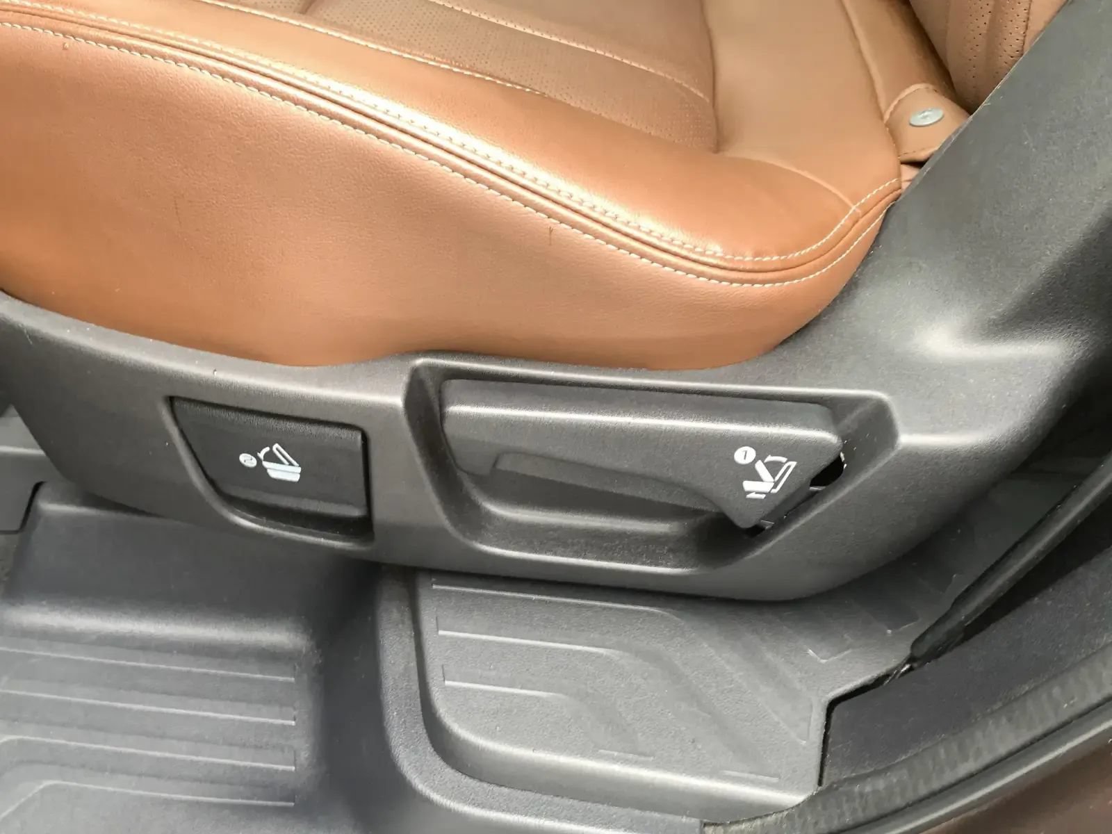 Used 2019 Subaru Ascent Touring w/ Popular Package #3 AWD/4WD image 30