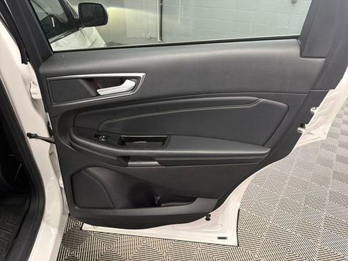 Used 2018 Ford Edge Titanium w/ Equipment Group 302A AWD/4WD image 18