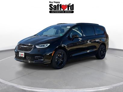 New 2026 Chrysler Pacifica Limited w/ S Appearance Package