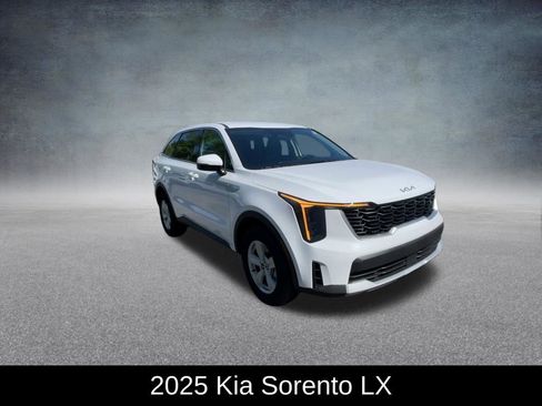 Used 2025 Kia Sorento LX image 3