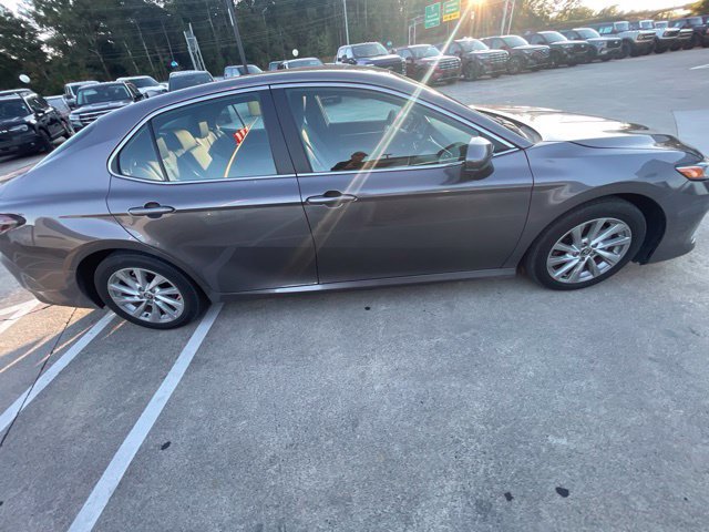 Used 2024 Toyota Camry LE FWD image 17