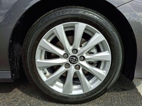 Used 2019 Toyota Camry LE w/ Convenience Package FWD image 10