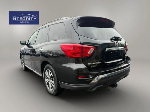 Used 2019 Nissan Pathfinder SV image 5