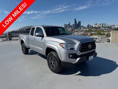 Used 2021 Toyota Tacoma SR5 AWD/4WD image 1