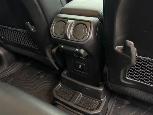 Used 2025 Jeep Wrangler Unlimited Rubicon 4xe image 30